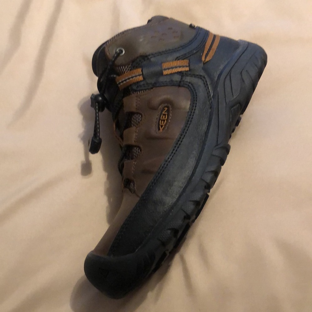 NIB Big Kids Waterproof Keen Hiking Boots
